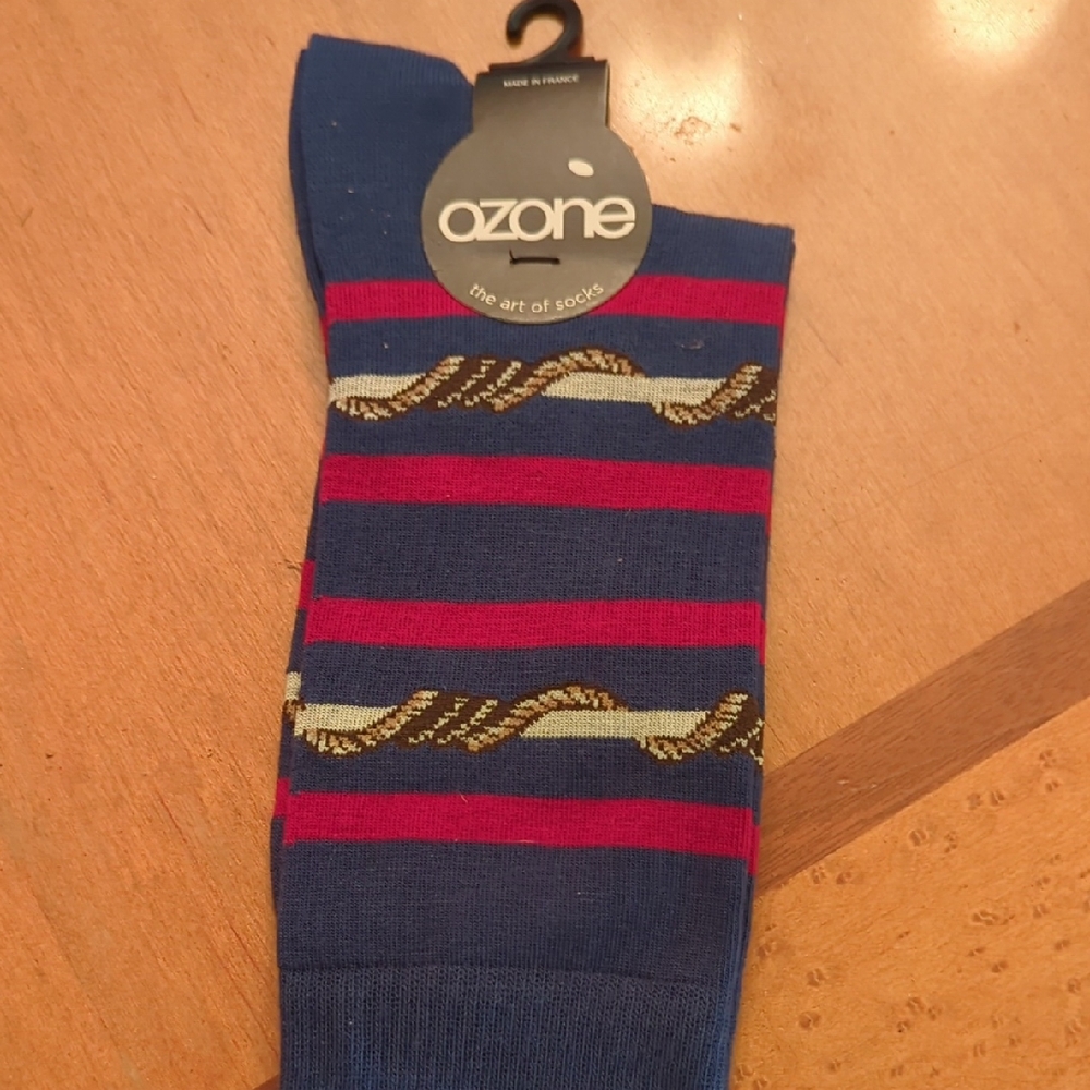 Ozone Men's Navy and Red Patterned Socks